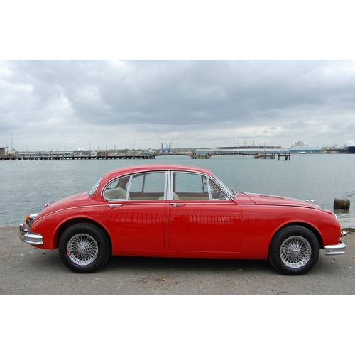 118 - 1960 JAGUAR MK2
Registration No: 155AUL