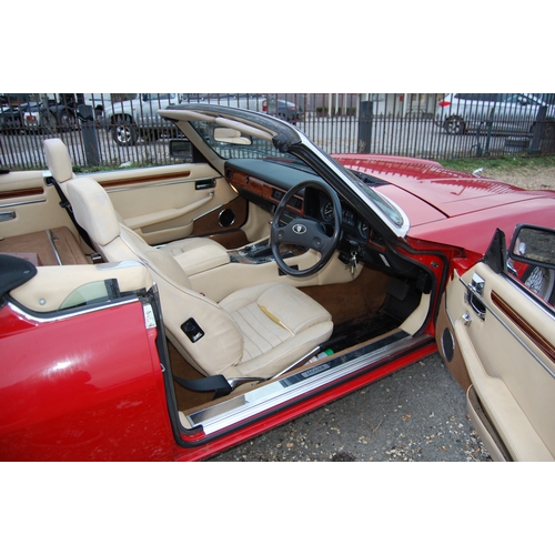 128 - 1989 JAGUAR XJS CONVERTIBLE AUTO
Registration No: F230OUD