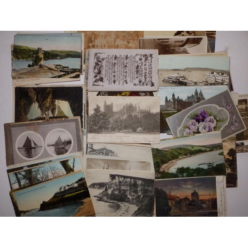 14 - A collection of approximately 400  postcards - mainly early 20thC.