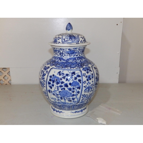 38 - A 19thC Chinese blue & white porcelain covered vase, 8.75