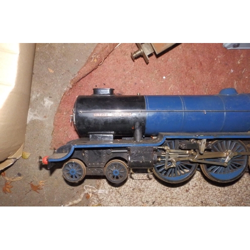 91 - A 3.5 inch gauge live steam model 4-6-2 locomotive 'Elener Knapweed' with tender in blue LNER livery... 