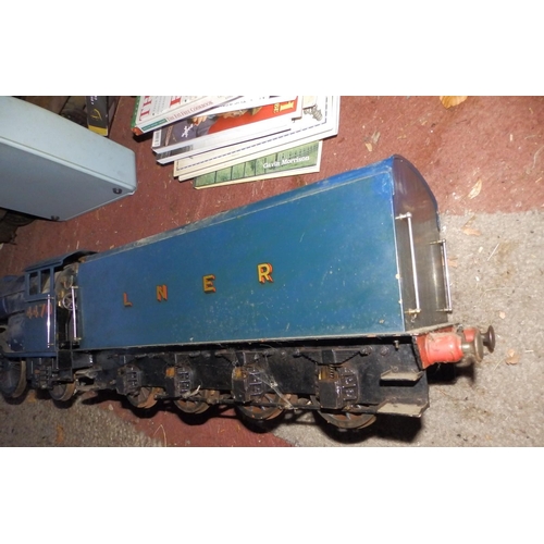 91 - A 3.5 inch gauge live steam model 4-6-2 locomotive 'Elener Knapweed' with tender in blue LNER livery... 