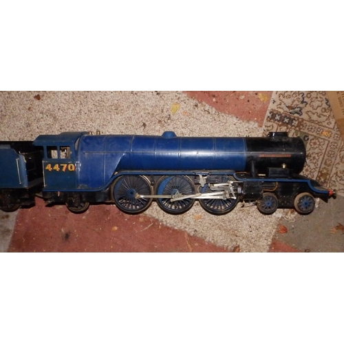 91 - A 3.5 inch gauge live steam model 4-6-2 locomotive 'Elener Knapweed' with tender in blue LNER livery... 