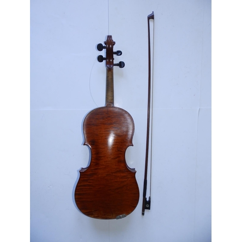 126 - An antique violin with bow in case, the violin having 14