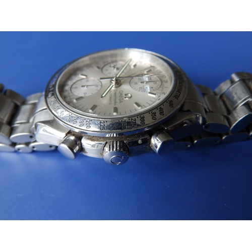 158 - A boxed gent's stainless steel Omega Speedmaster Automatic chronograph bracelet wrist watch, the sil... 