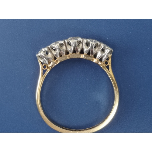 189 - A five stone graduated claw set diamond ring, the central stone weighing approximately 0.20 carat - ... 