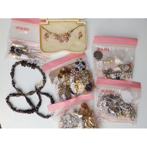 162 - A quantity of beads & costume jewellery.