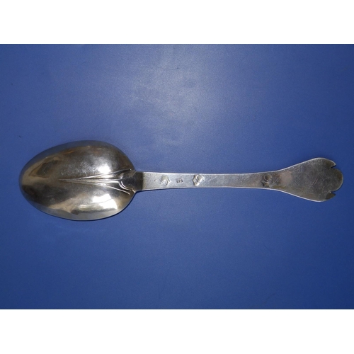 129 - A silver trefid spoon, c.1700 by John Avery, struck with the date letter 'A' three times and the ini... 