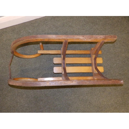 105 - An old wooden sledge, 32.5