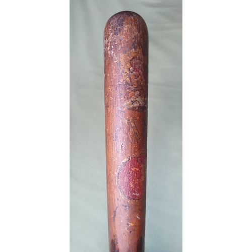 123a - A Victorian police truncheon painted with a crowned VR8, 16,3