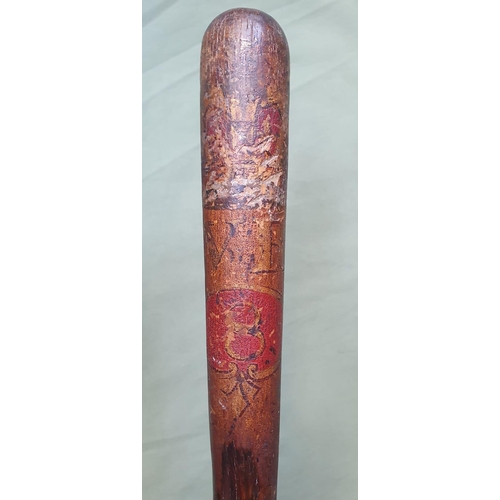 123a - A Victorian police truncheon painted with a crowned VR8, 16,3