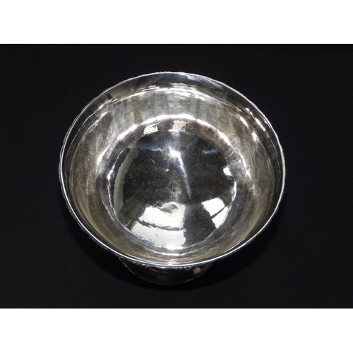 131 - A Georg Jensen silver pedestal bowl in 'Louvre' pattern No.180, London import marks for 1923,  5.5