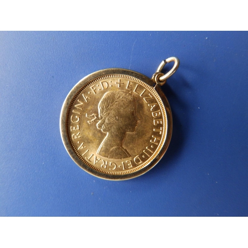 170 - A QEII gold sovereign in pendant mount, 1965.