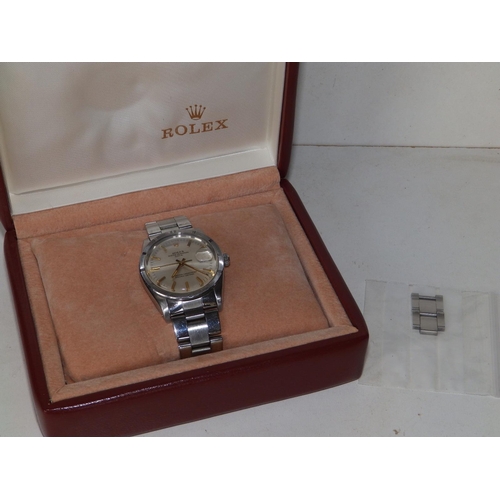 313 - A boxed gent's stainless steel Date wrist watch, with silver dial haviung gold baton markers on Oyst... 