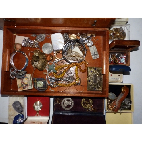 172 - A wooden box of jewellery and other items.