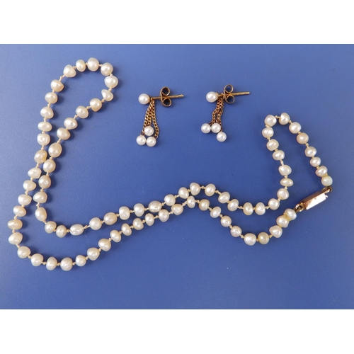 234 - A baroque pearl necklace, pearls approx. 4mm, 15.75