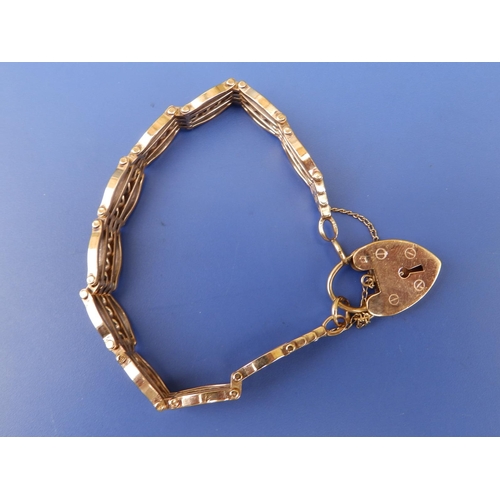 244 - A 9ct gold gate link bracelet.