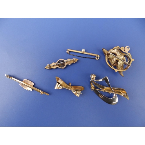 267 - A 9ct coronet bar brooch and five others. (6)