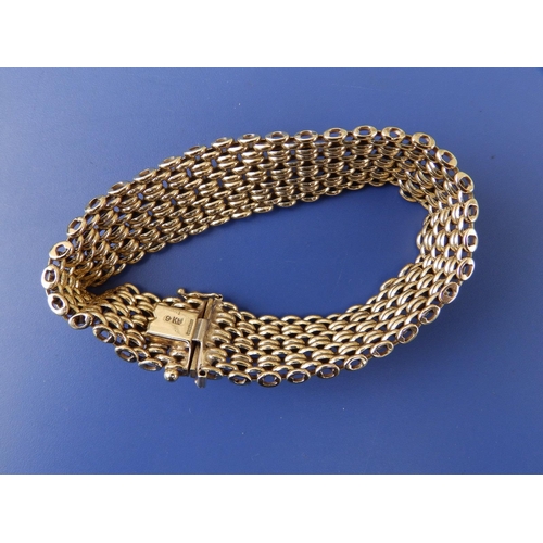 275 - A 9K mesh link bracelet, 7