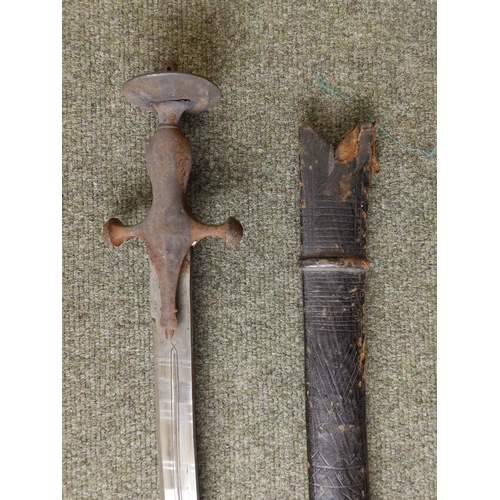 41 - An old Indian tulwar with 29