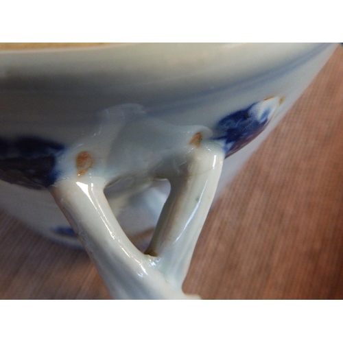 38 - A 19thC Chinese blue & white porcelain tankard, 5.3