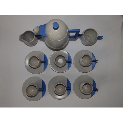 42 - A 15 piece Carlton Ware 'Moderne' blue & white coloured coffee set - 1246, the coffee pot 7.5