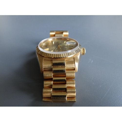 196 - A boxed 1986/87 gent's 18ct gold Rolex Oyster Perpetual Day/Date 18038 wrist watch with gold dial, b... 