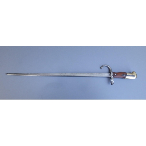 82 - A French 'gras' bayonet with 20.5