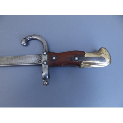 82 - A French 'gras' bayonet with 20.5