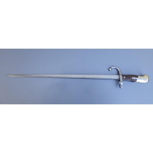 83 - A French 'gras' bayonet with 20.5