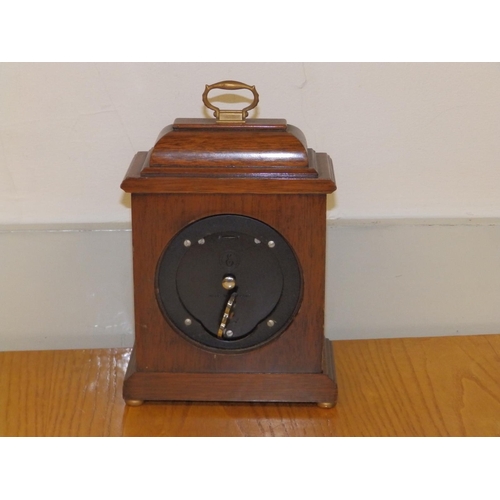 116 - A 20thC Elliott mantel clock retailed by Ratcliffe, Buxton, 9