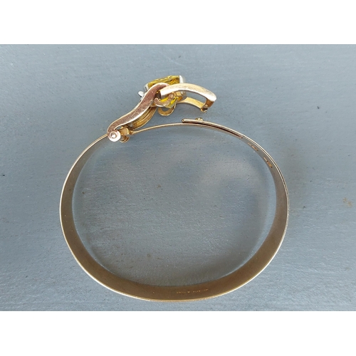 296 - An 18ct gold & platinum buckle style bangle set with a large certified natural yellow Sri-Lankan sap... 