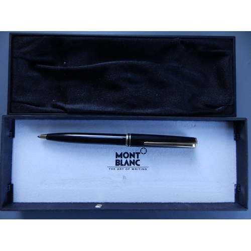 139 - A boxed Mont Blanc 'Classic' ballpoint pen.