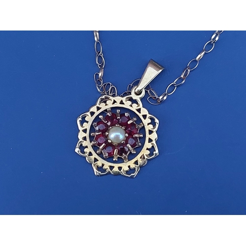 228 - A pearl & garnet set 9ct pendant necklace.