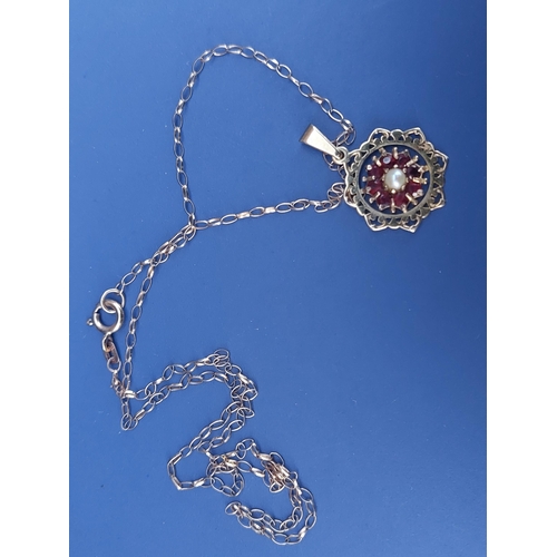 228 - A pearl & garnet set 9ct pendant necklace.