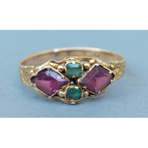 265 - A small Victorian amethyst & emerald 15ct ring - Birmingham marks.  Finger size L.