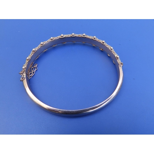 277 - A 9ct gold bangle, 2.3