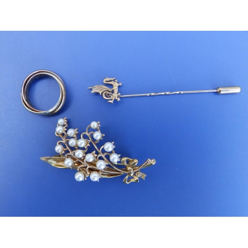 286 - A 9ct triple band ring, a pearl spray brooch and a stick pin. (3)