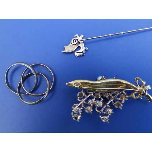 286 - A 9ct triple band ring, a pearl spray brooch and a stick pin. (3)