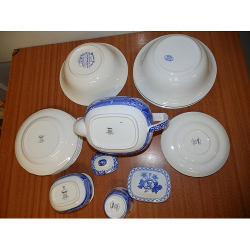 35 - 15 pieces of modern Spode blue & white Italian pattern ware - various marks and a Dickens blue & whi... 