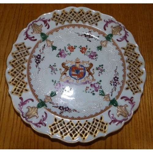 36 - A Chinese export armorial pattern porcelain plate.