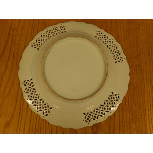 36 - A Chinese export armorial pattern porcelain plate.