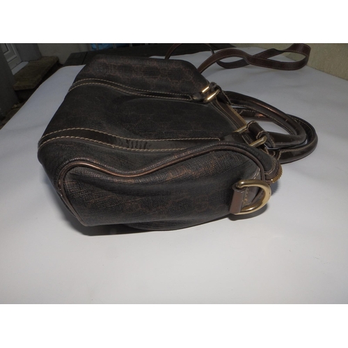 60 - A Gucci brown suede & leather handbag, 9