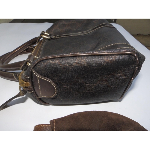 60 - A Gucci brown suede & leather handbag, 9