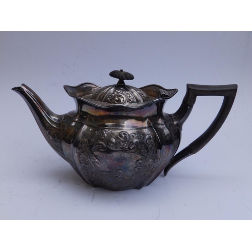 101 - An Edwardian embossed oval silver teapot -  Sheffield 1905, 10.75