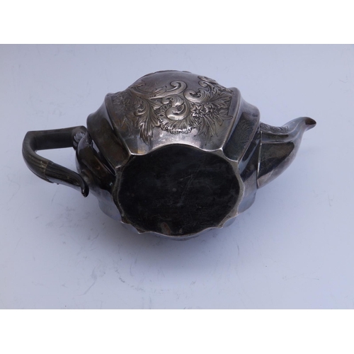 101 - An Edwardian embossed oval silver teapot -  Sheffield 1905, 10.75