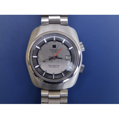 117 - A gent's stainless steel Tissot Navigator Sonorous alarum bracelet wrist watch, the grey dial with d... 