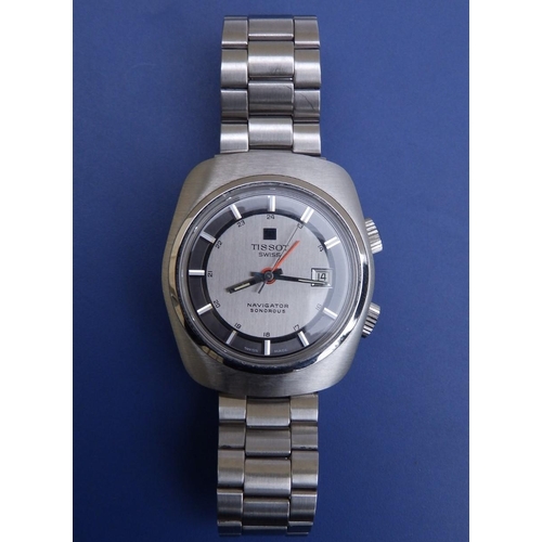 117 - A gent's stainless steel Tissot Navigator Sonorous alarum bracelet wrist watch, the grey dial with d... 