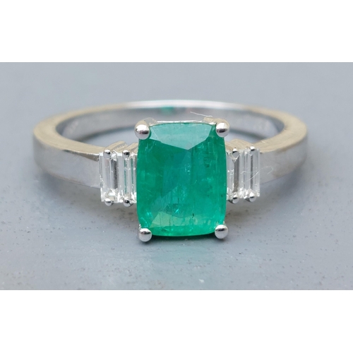 162 - A modern emerald & diamond ring, the rectangular cut emerald flanked by four small baguette diamonds... 