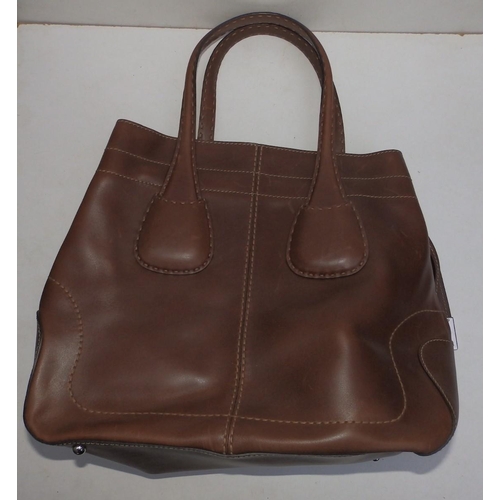 47 - A Tod's brown leather handbag,  16